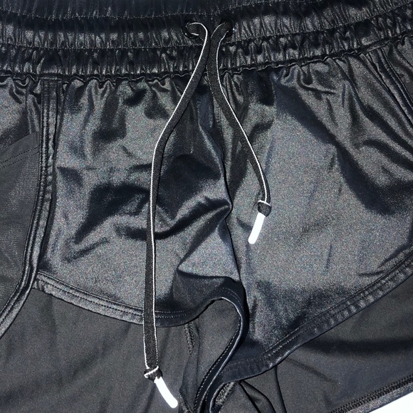 Victoria secret shorts - Picture 2 of 4